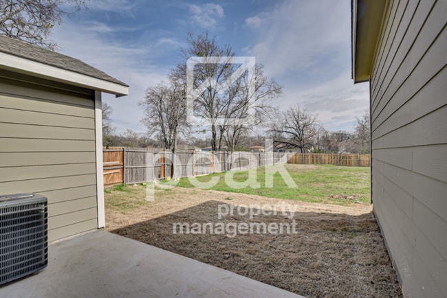Building Photo - $1750! 3Bed/2Bath in Fort Worth! Get your ...