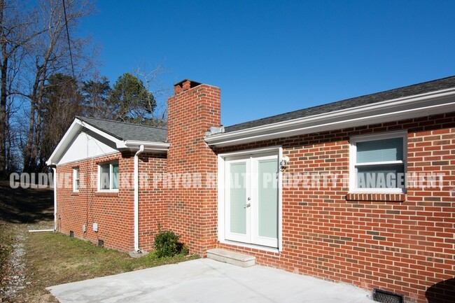 Building Photo - 298 Memorial Dr