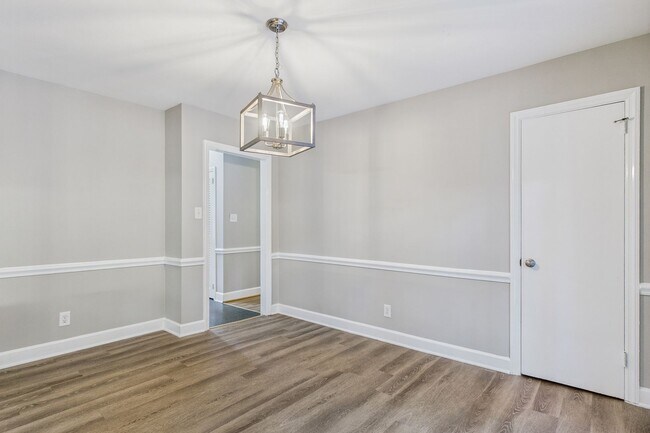 Building Photo - Large Home in Guilford Hills, Hardwood Flo...