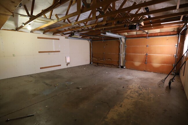 Building Photo - 3 bed, 1.5 bath house