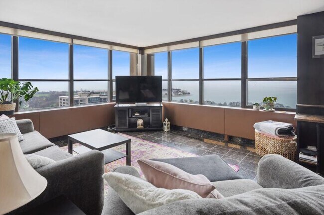 Primary Photo - 2 bedroom in Chicago IL 60613