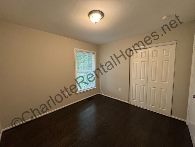 Building Photo - Brick ranch with attached garage