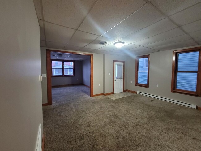 Building Photo - 3 bedroom 1.5 Bath Now Available - William...