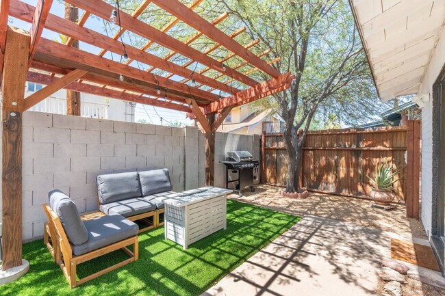 Building Photo - 1407 E McKinley St