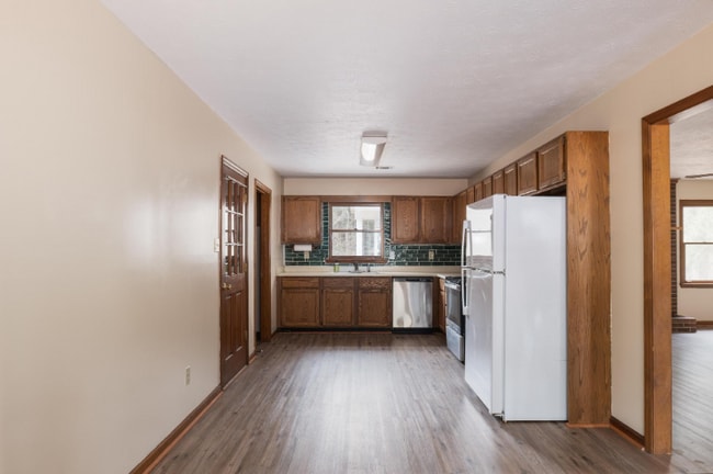 Building Photo - 1190 Duncan Rd