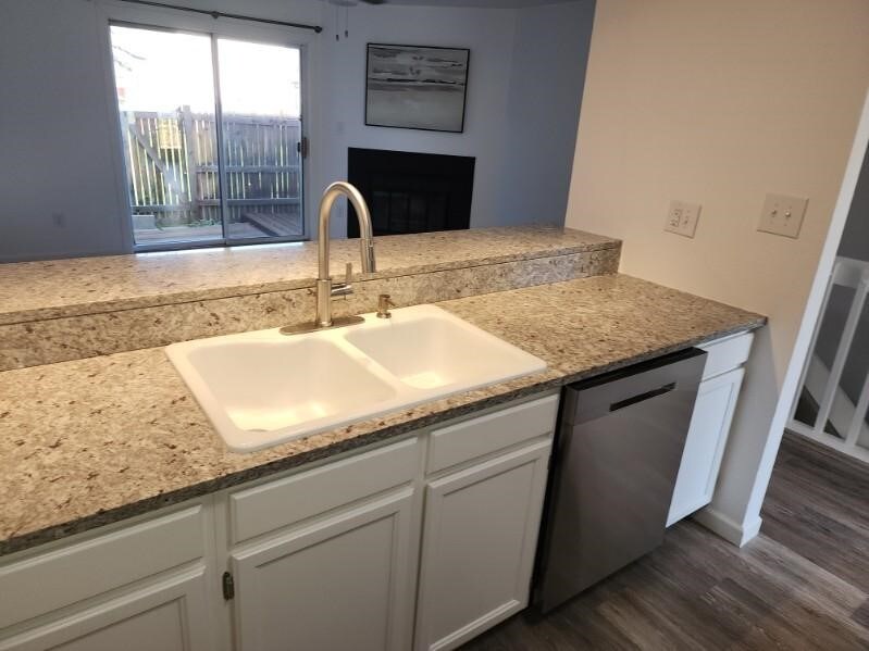 Building Photo - 2432 Lexington Village Ln