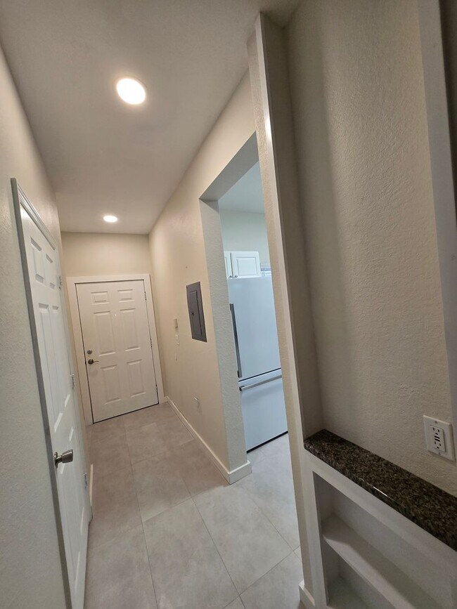 Building Photo - 1 Bed / 1.5 Bath – Magnolia Place