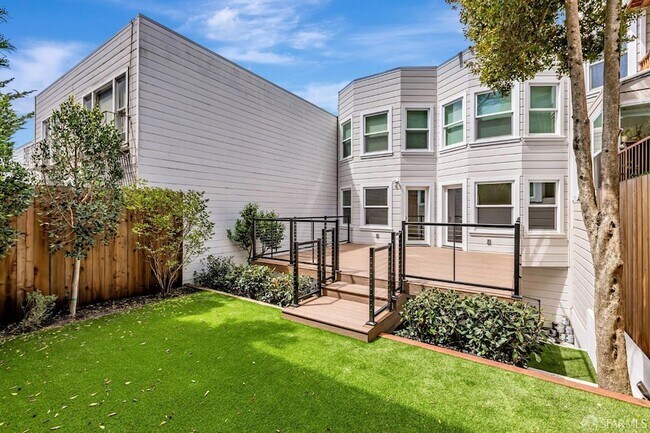Building Photo - 2020 Laguna St