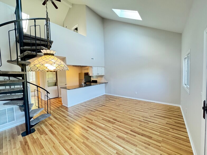 Open Floor Plan - 2 Stowe Ct