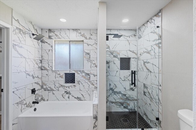 Building Photo - 5811 Fair Forest Dr