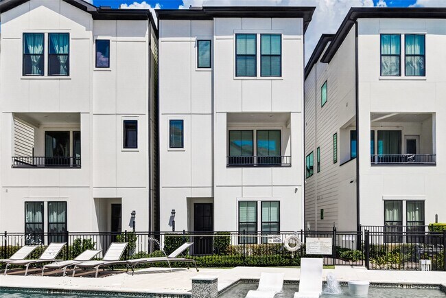 Building Photo - 2812 Grand Fountains Dr