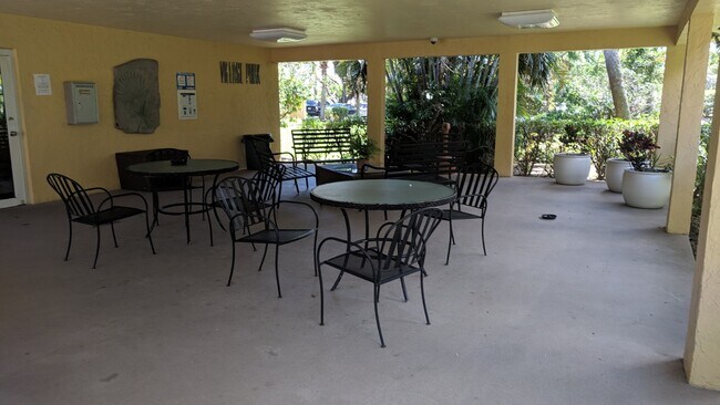 Building Photo - 5192 NE 6th Ave