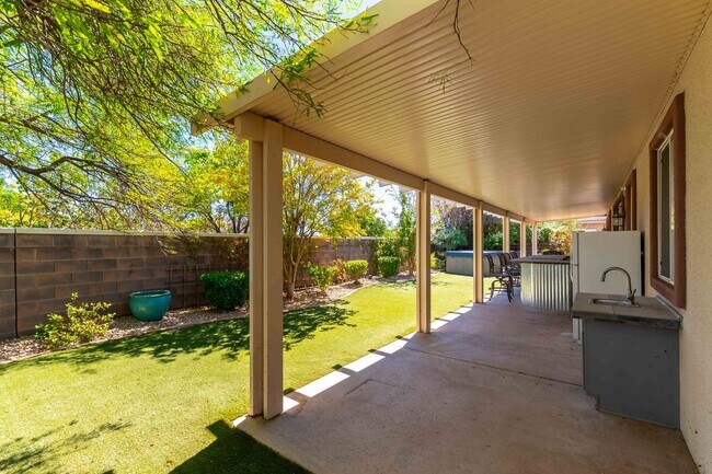 Building Photo - 3334 Garden Shower Pl