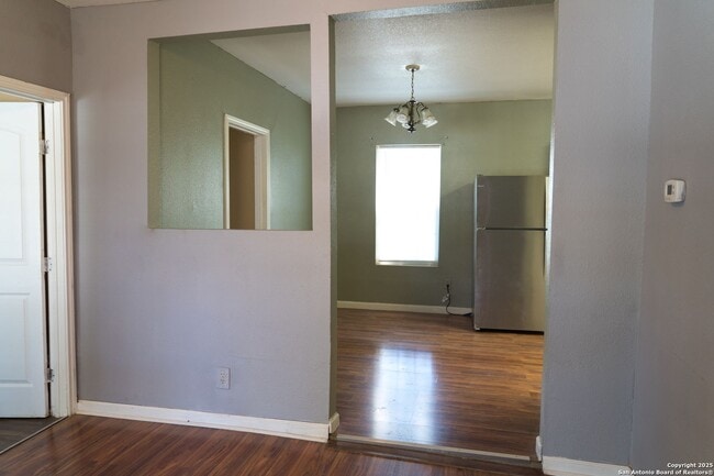 Building Photo - Super Cute 2Bed/1Bath Home for Lease! Available NOW!