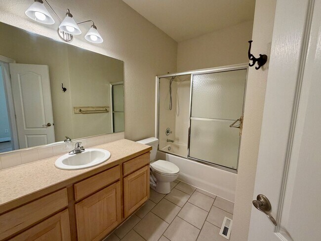 Building Photo - 625 Red Tail Dr