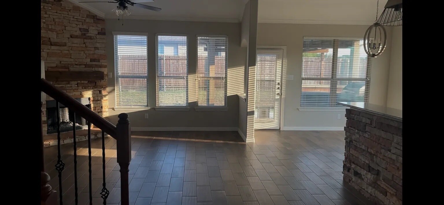 Building Photo - Room in House on Zanna Grace Way