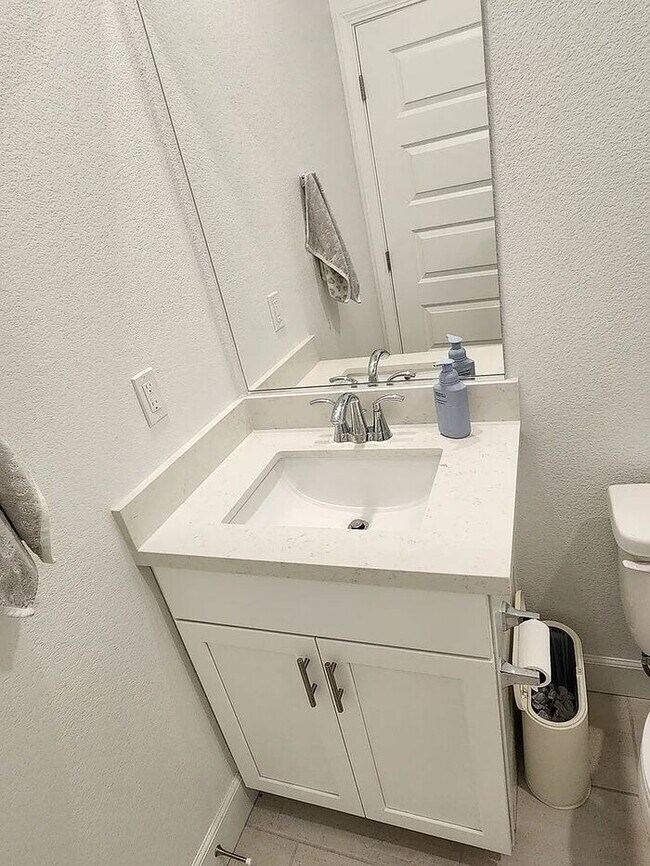 Building Photo - 1BR w/ Utilities Package & Wi-Fi in Stockton