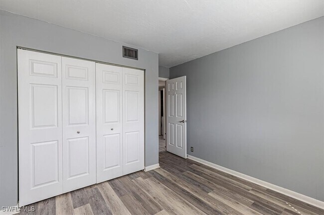 Building Photo - 2885 Palm Beach Blvd