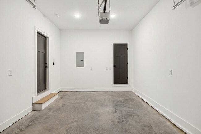 Building Photo - 2109 Chadwell Retreat Dr