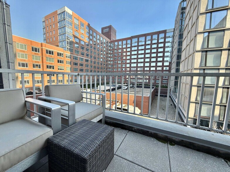 Building Photo - 263 Bowery-SI ID1503013P