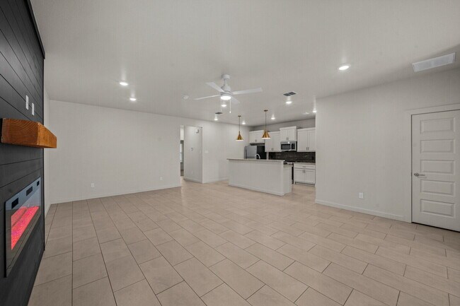 Building Photo - Brand new townhomes in Frenship East!