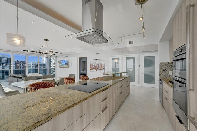 Building Photo - 1830 S Ocean Dr