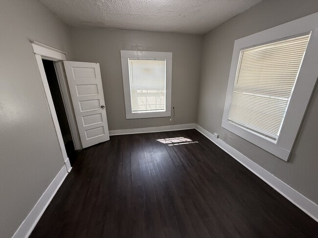 Building Photo - 728 N Holmes St