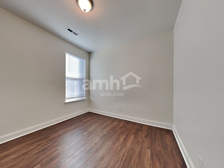 Building Photo - 310 Sanctuary Park Dr