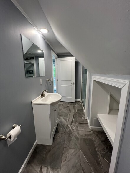 Building Photo - 104 Ashworth Pl