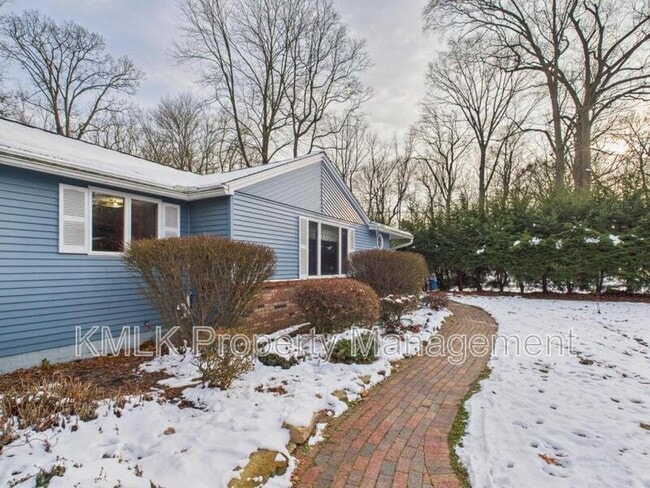 Building Photo - 5743 Brookwood Dr