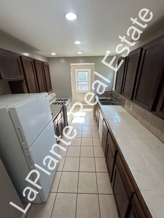 Building Photo - 3510 Wallwerth Dr