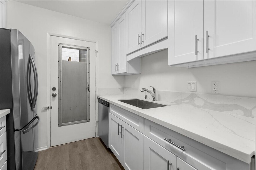 Building Photo - 1236 McClellan Dr