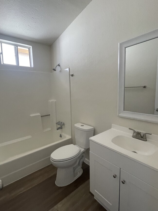 Building Photo - 866 Barandal Dr