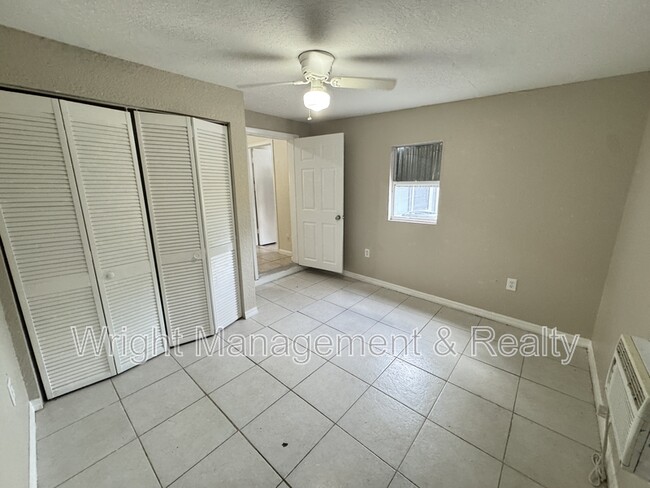 Building Photo - 8508 Pinehurst Dr