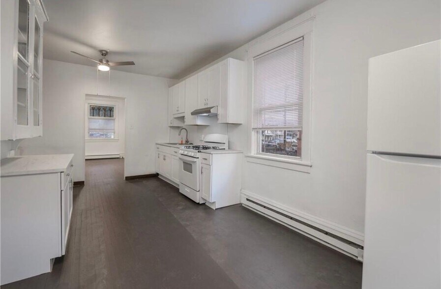 Building Photo - 256 Maplewood Ave