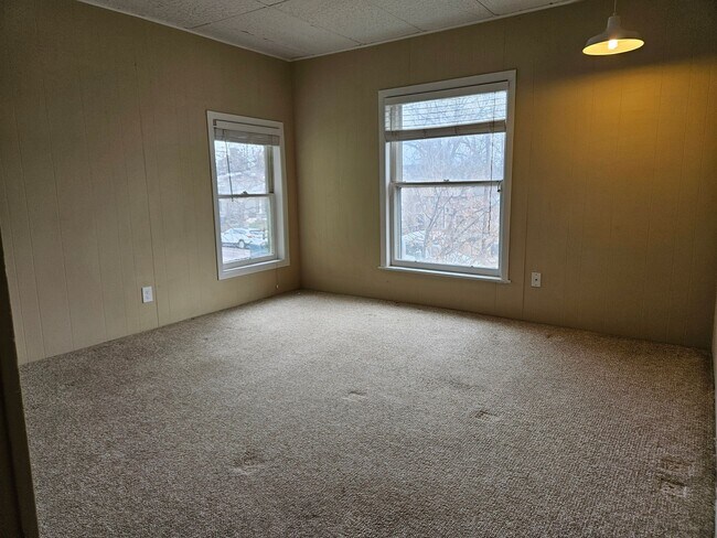 Building Photo - Highlands 1 Bedroom 1 Bath w/ Yard and Laundry!