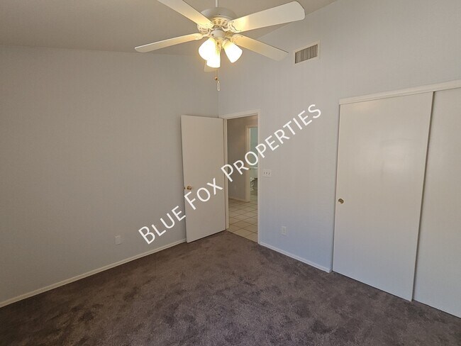 Building Photo - 7960 S Lennox Ln