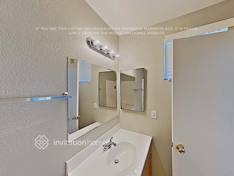 Building Photo - 163 S Parkwood