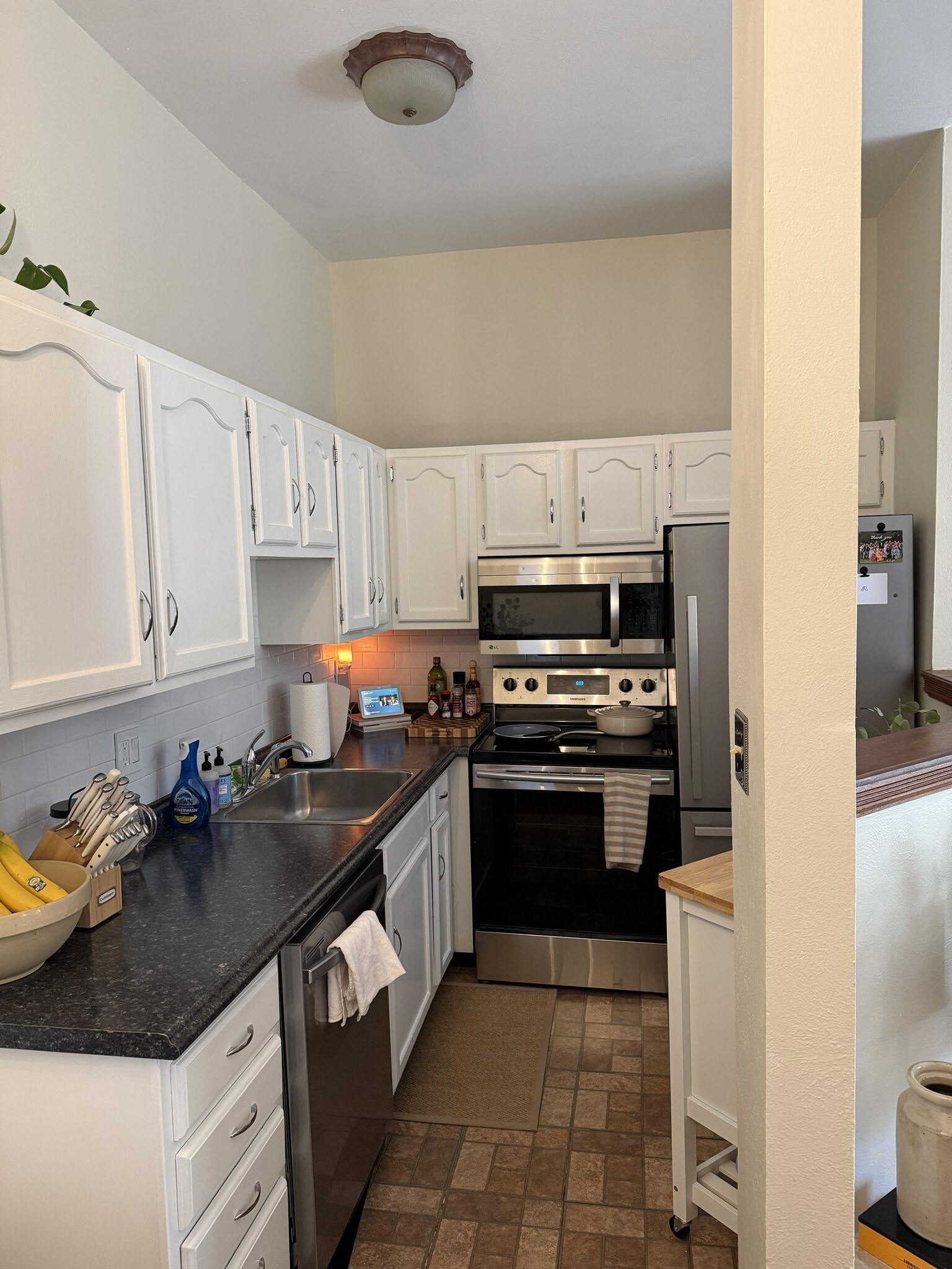 Kitchen - 1373 N Franklin St