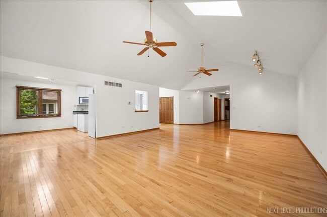 Building Photo - 805 Thornwood Dr