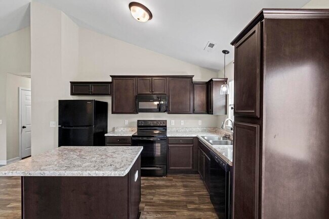 Building Photo - 211 Rowland Dr