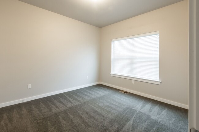 Building Photo - 16 Naomi Rose Ln