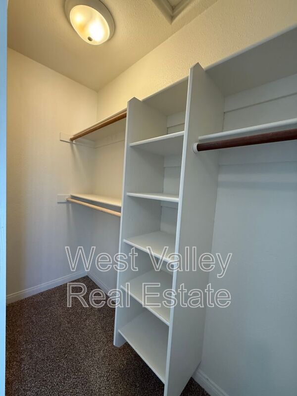 Building Photo - 516 2nd St