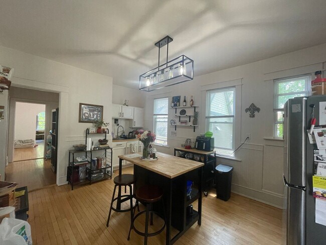 Building Photo - 2045-47 N Hubbard St