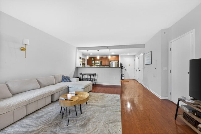 Building Photo - 700 Grove St