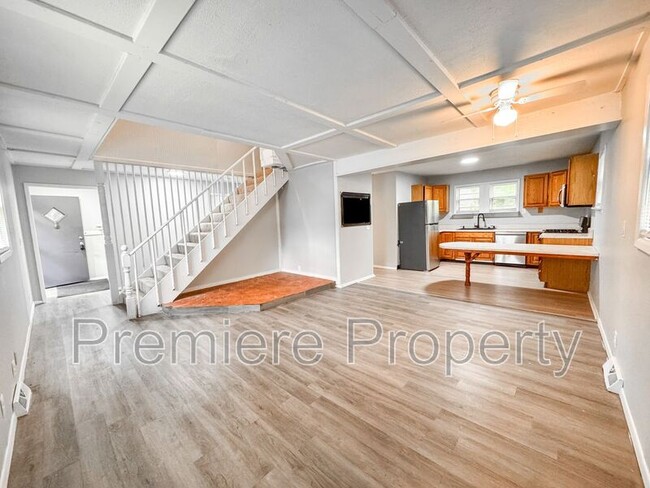 Building Photo - 11825 Roberts St
