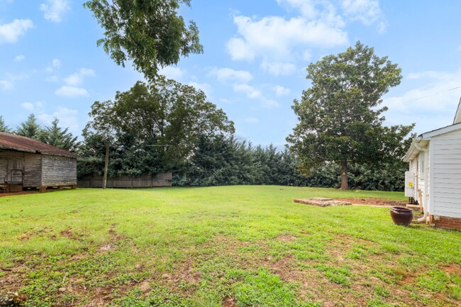 Building Photo - 2811 Locust Hill Rd