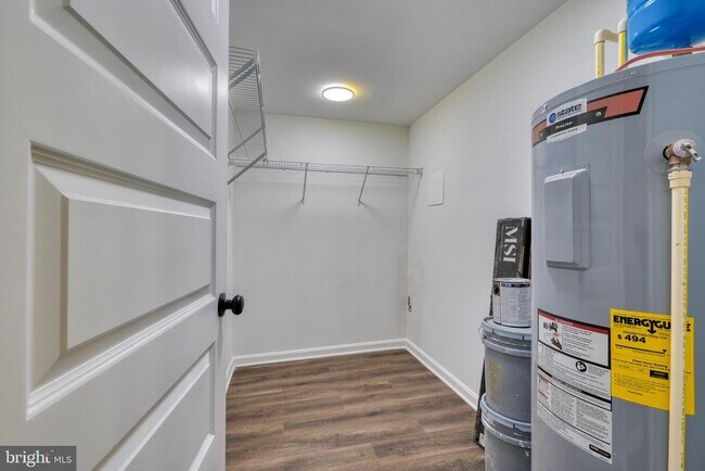 Building Photo - 6722 Brentwood Ave