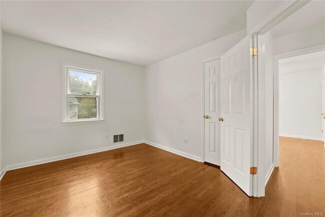 Building Photo - 47 Hommocks Rd