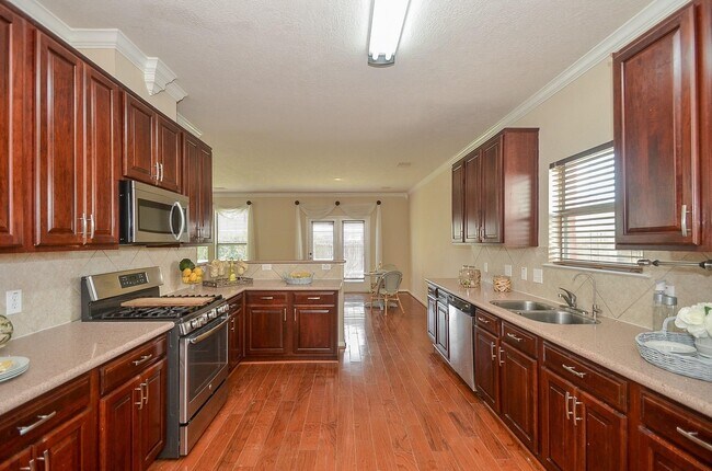 Building Photo - 2410 Crossmill Ln